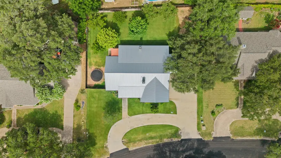 106 Leaning Oak Cir, Johnson City, TX 78636 - Image #2