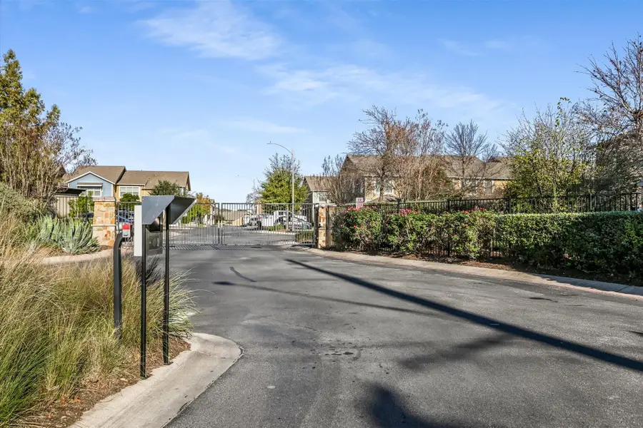 516 E Slaughter Ln #604, Austin, TX 78744 - Image #2