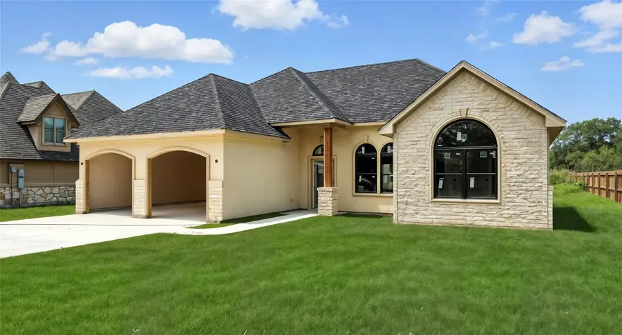 301 Live Oak St, Gonzales, TX 78629 - Image #2