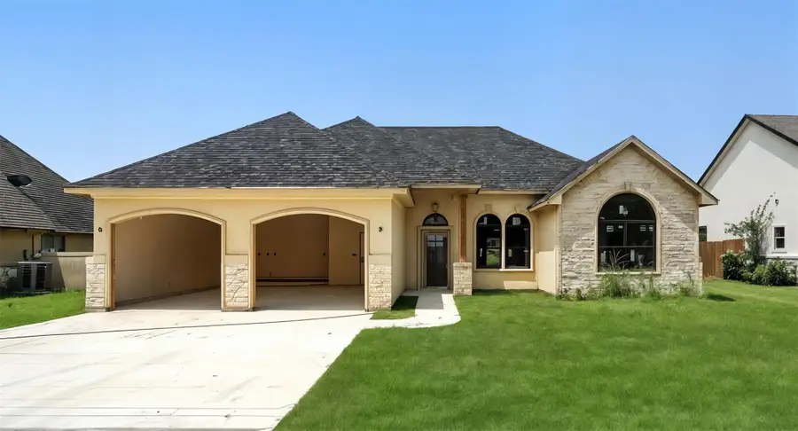 301 Live Oak St, Gonzales, TX 78629 - Image #3