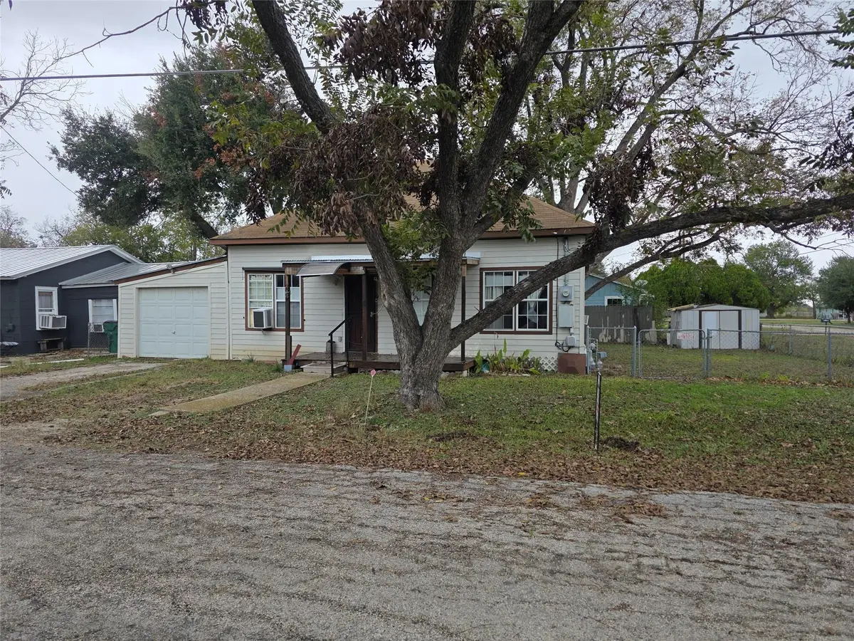 200 W Moerbe St, Thorndale, TX 76577 - Image #1