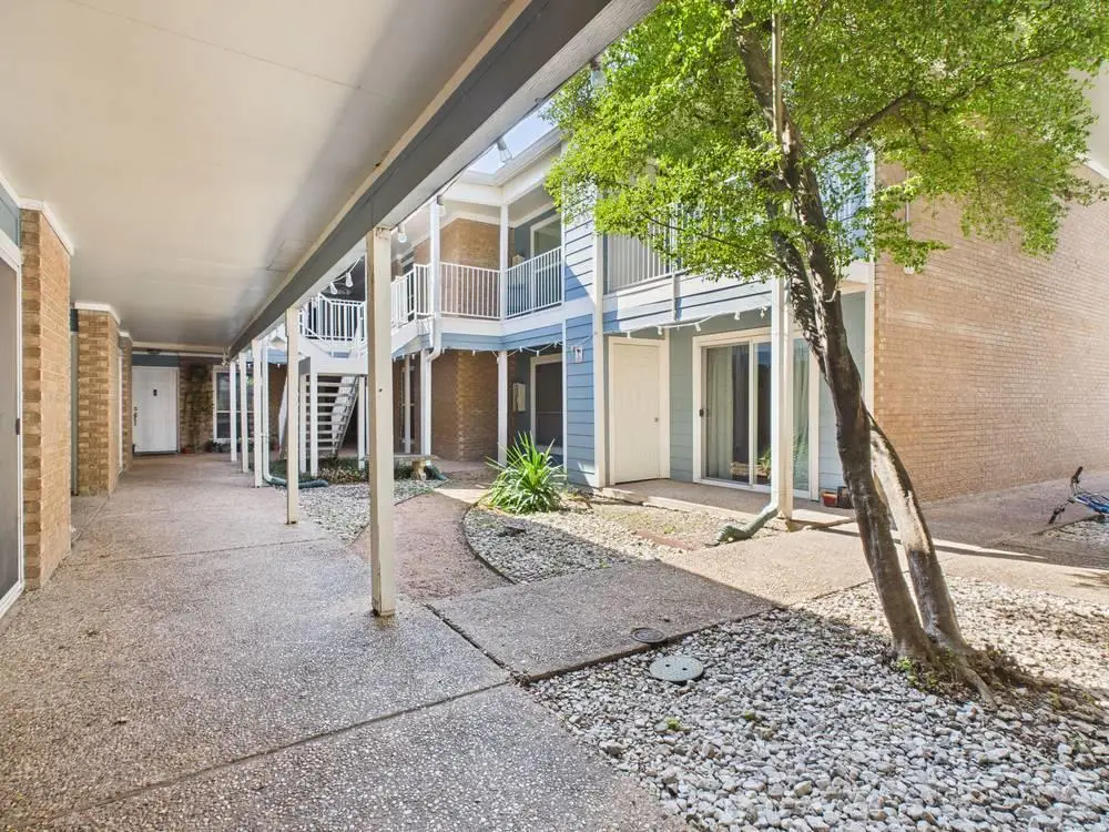 400 W 35th St #104, Austin, TX 78705 - Image #1