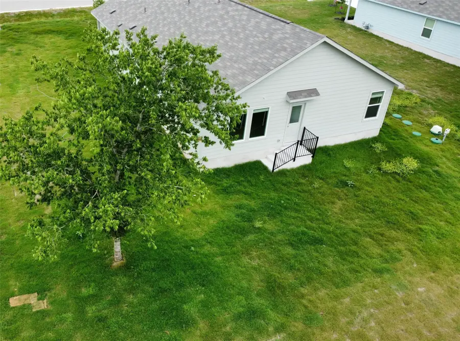 11212 Superior Bay Ln, Mustang Ridge, TX 78610 - Image #2