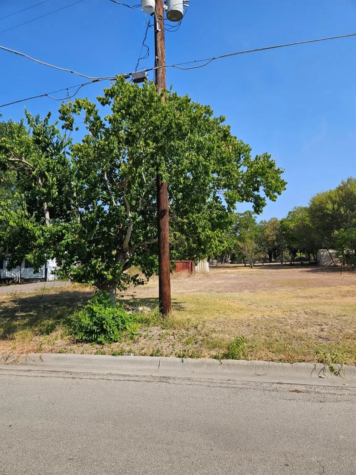 321 W Olive St, Lockhart, TX 78644 - Image #1