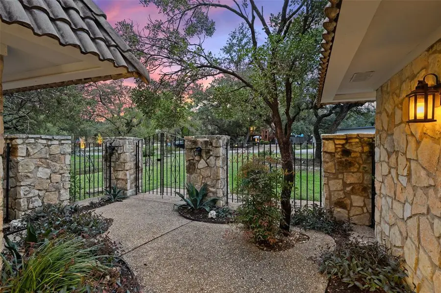 113 Comet, Lakeway, TX 78734 - Image #3