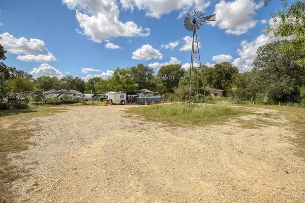 1114 Spotted Horse Trl, Dale, TX 78616