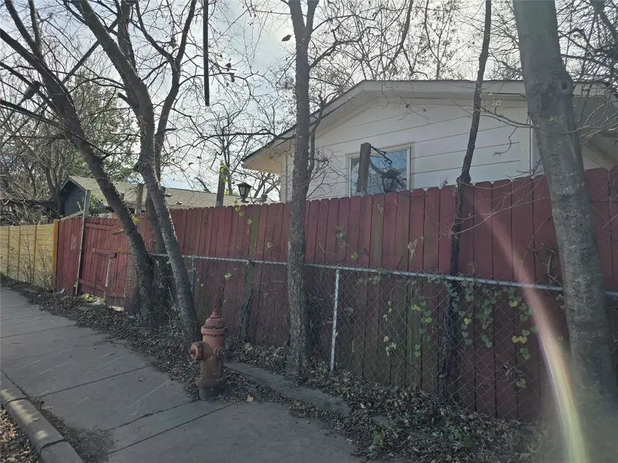 8806-B Parkfield Dr #2, Austin, TX 78758 - Image #3