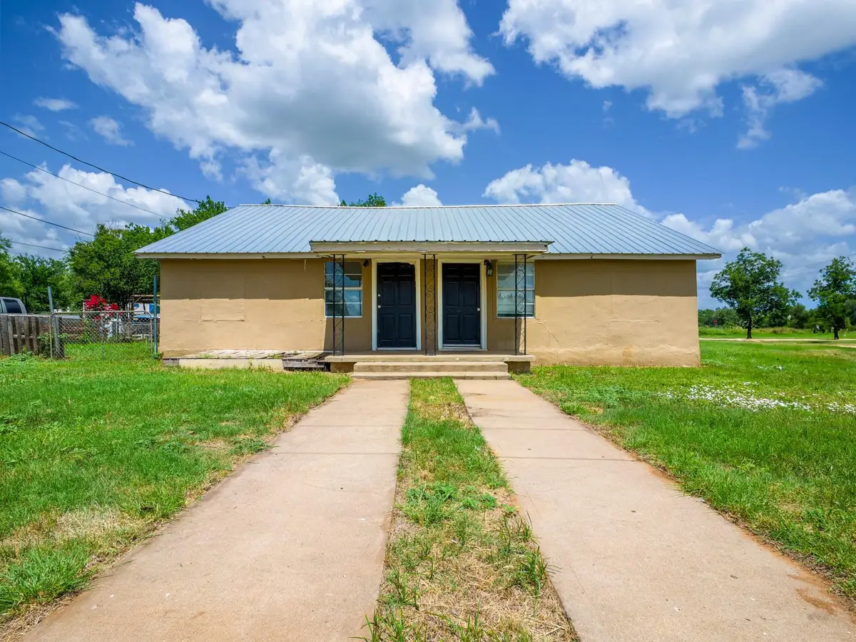 1004 Avon Ave, Llano, TX 78643 - Image #1