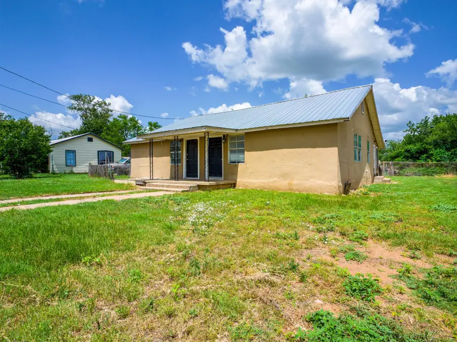 1004 Avon Ave, Llano, TX 78643 - Image #3