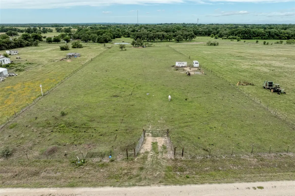 921 9th St, Lexington, TX 78947 - #1