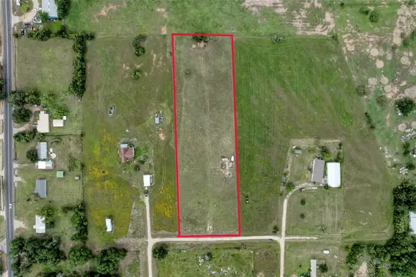 921 9th St, Lexington, TX 78947