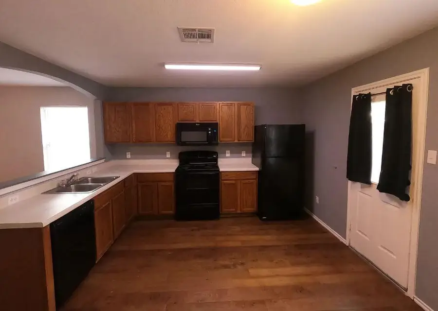 103 Easy St, Hutto, TX 78634 - #2