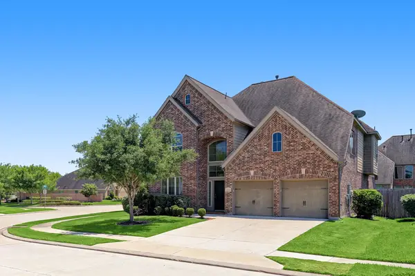 2604 Longlake Dr, Pearland, TX 77584