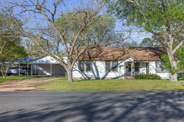 1014 S Madison St, La Grange, TX 78945