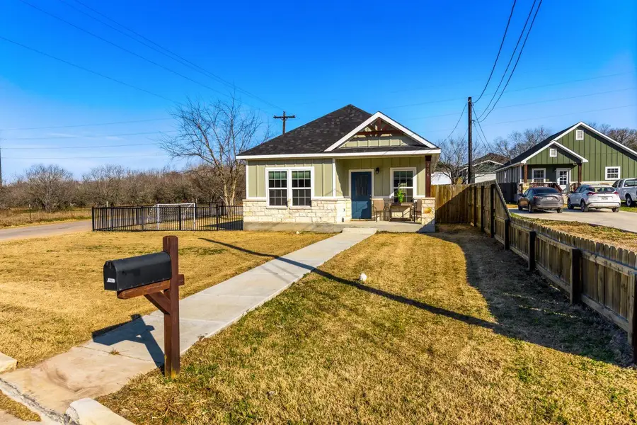 226 Spruce Ave, Luling, TX 78648 - #3