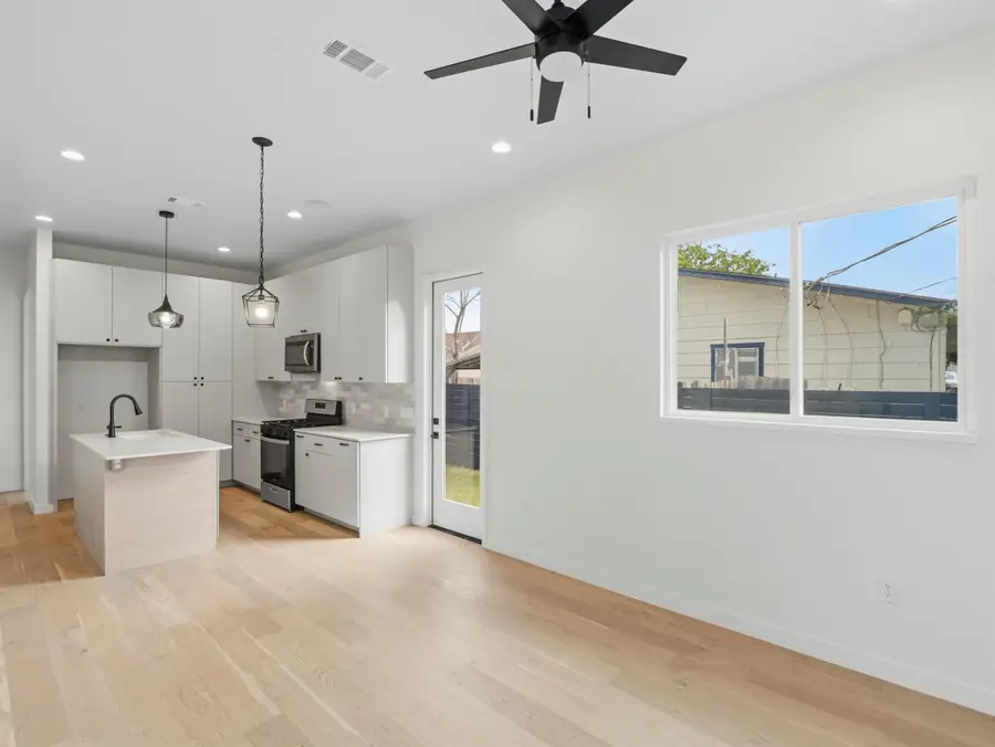1106 S Meadows Dr Sw #2, Austin, TX 78758 - #3