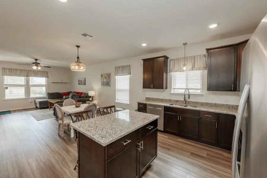 125 Janice Rd, Taylor, TX 76574 - #2