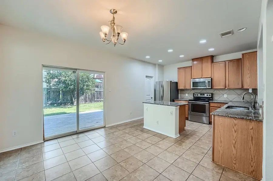 1100 Hyde Park Dr, Round Rock, TX 78665 - Image #2
