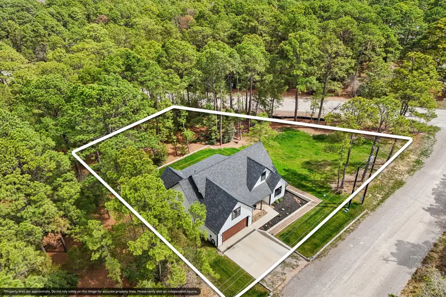 106 Kahuku Ct, Bastrop, TX 78602 - #2