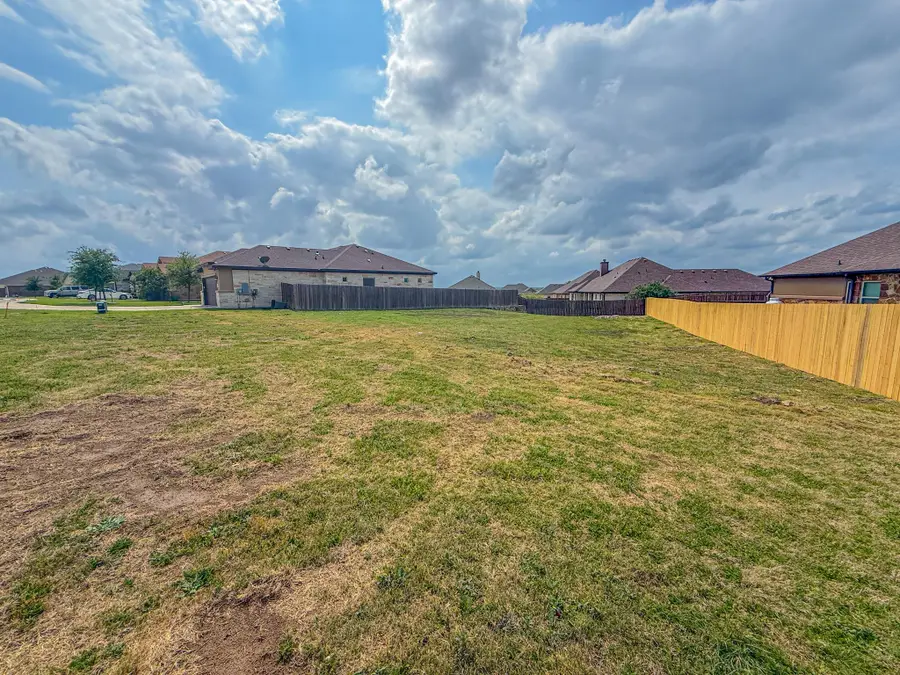 169 Greg Ln, Jarrell, TX 76537 - #2