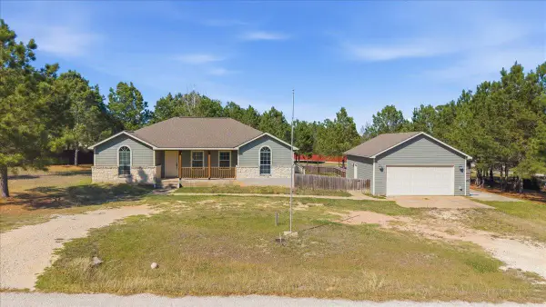 109 Bonham Ln, Paige, TX 78659