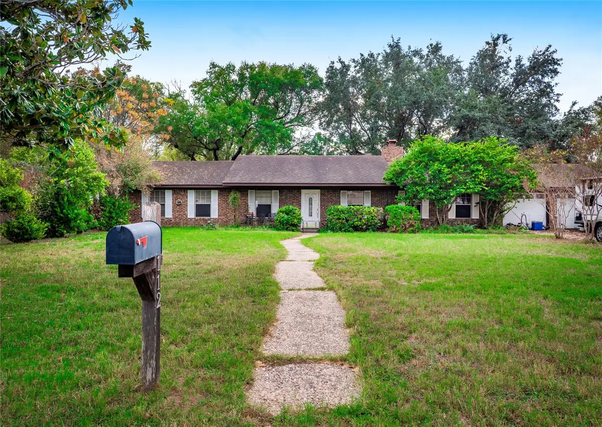 112 Hasler St, Bastrop, TX 78602 - #1