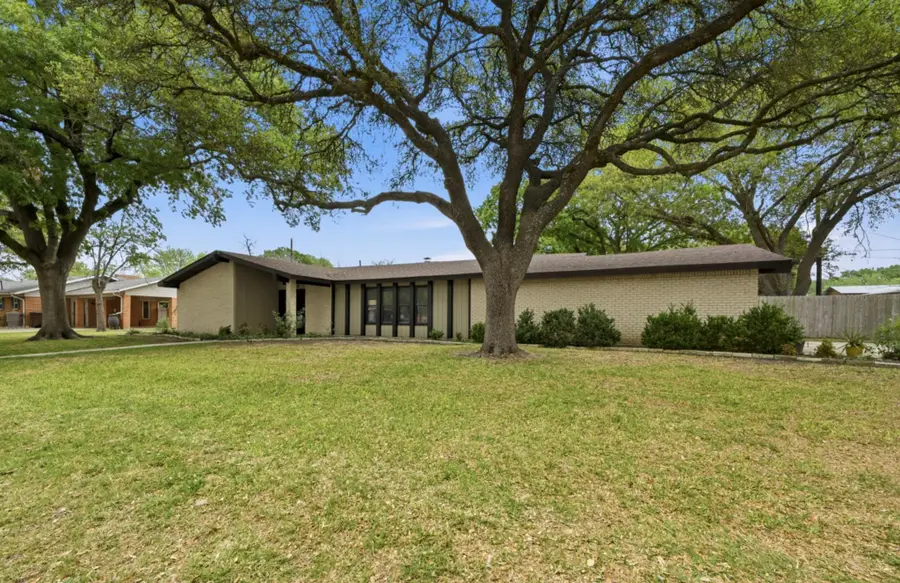 908 Vogel Dr, Lockhart, TX 78644 - #2