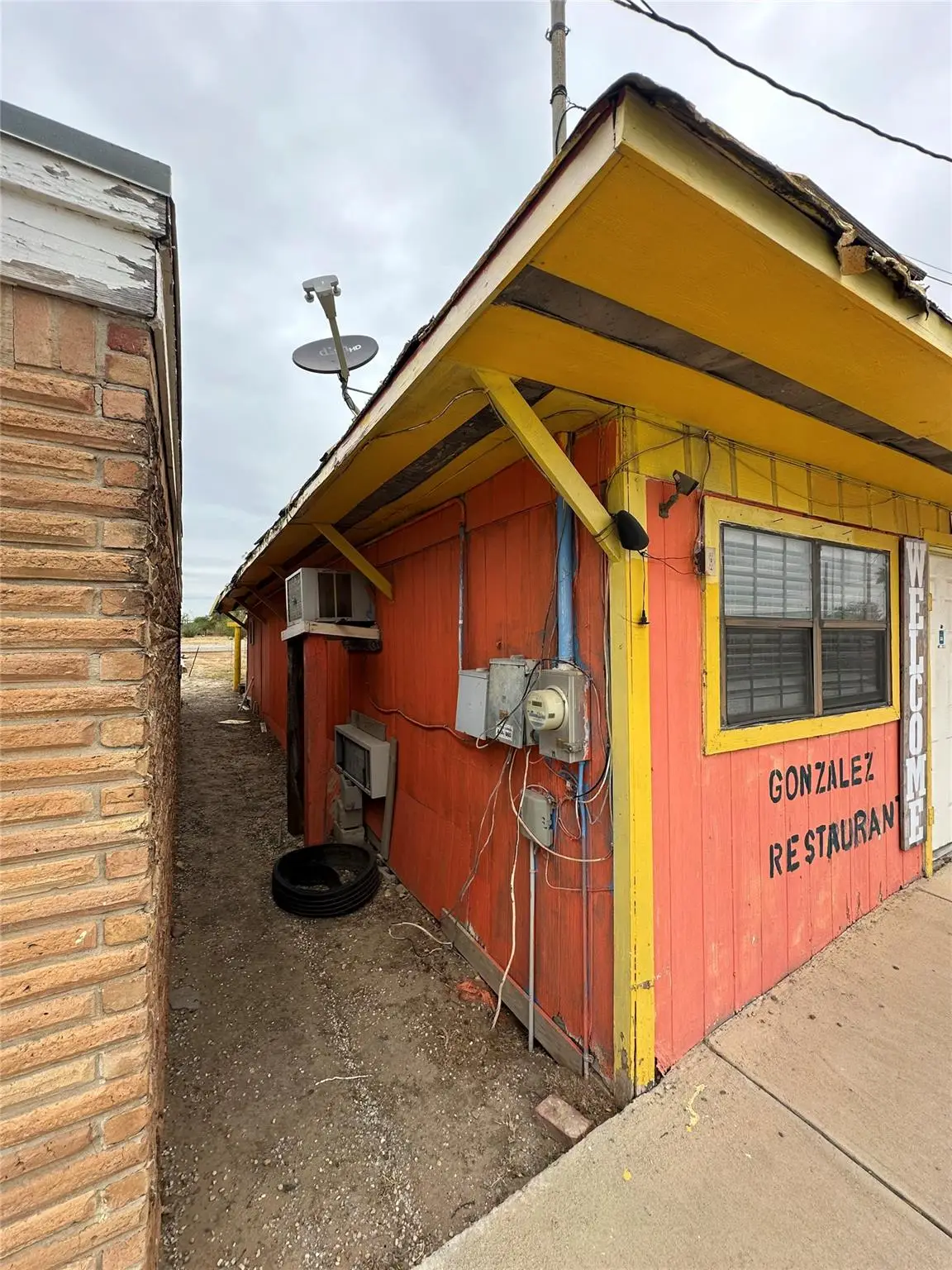 1407 Grand Ave, Big Wells, TX 78830 - Image #1