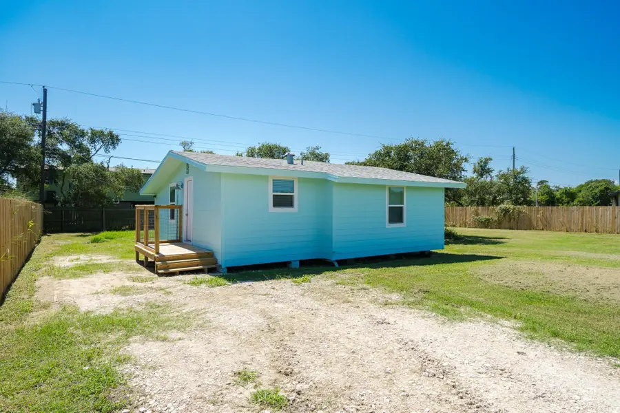 248 Post Oak Ln, Rockport, TX 78382 - Image #2