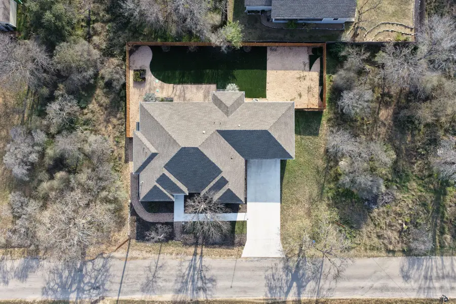 139 W Maple Dr, Granite Shoals, TX 78654 - Image #2