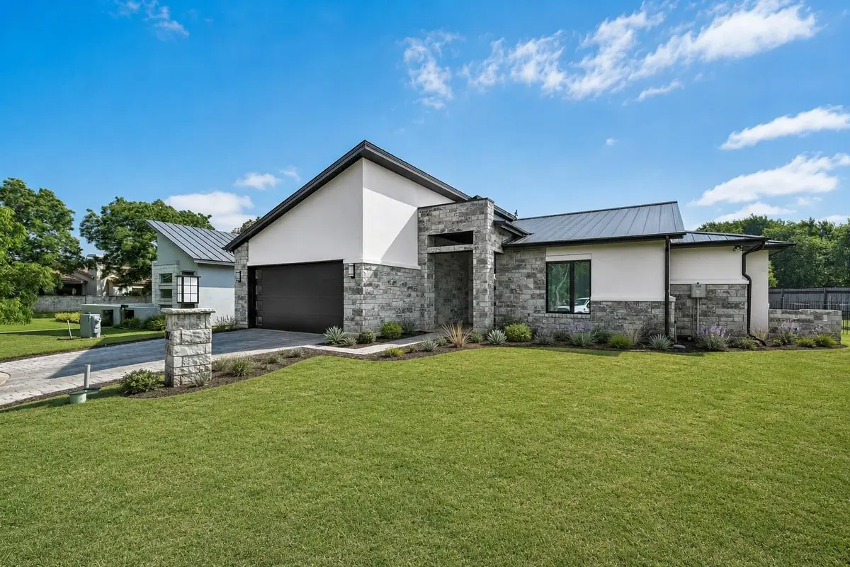 102 Menard Ct, Horseshoe Bay, TX 78657 - #1