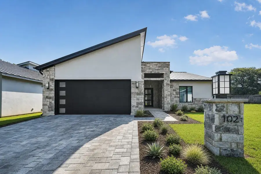 102 Menard Ct, Horseshoe Bay, TX 78657 - #2