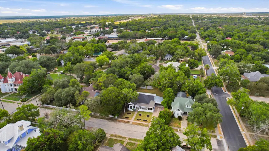715 Saint George St, Gonzales, TX 78629 - #2