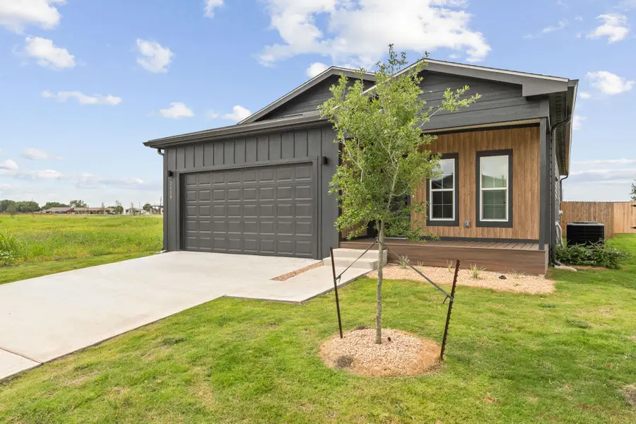 2028 Applewood Dr, Lockhart, TX 78644 - Image #2