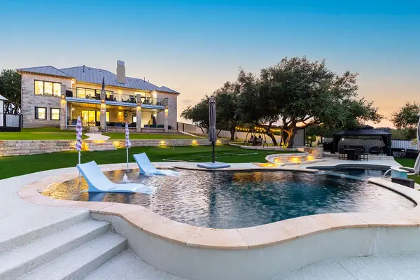 20516 Queen Bee Ln, Spicewood, TX 78669