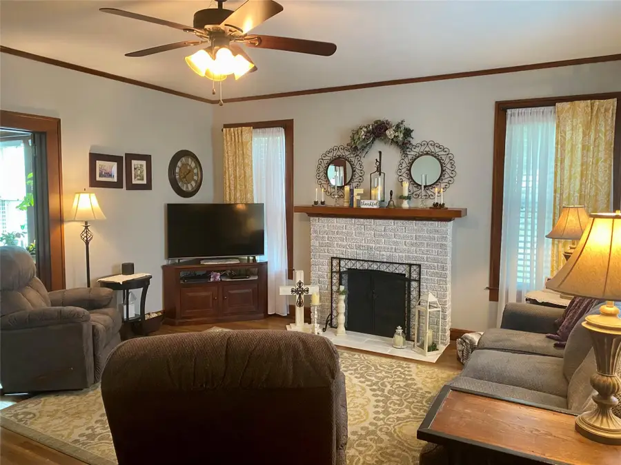 592 E Hempstead, Giddings, TX 78942 - Image #3