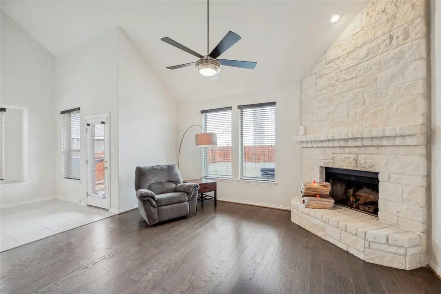 405 Farm Creek Dr, Hutto, TX 78634 - #3