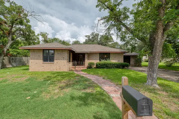 927 E Walnut St, La Grange, TX 78945