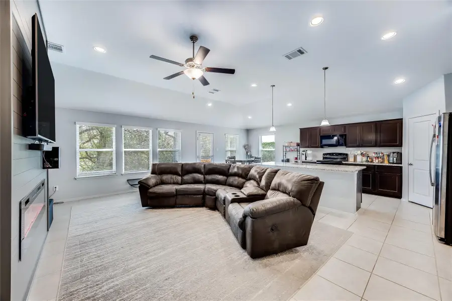 21302 Santa Rosa Ave, Lago Vista, TX 78645 - Image #3