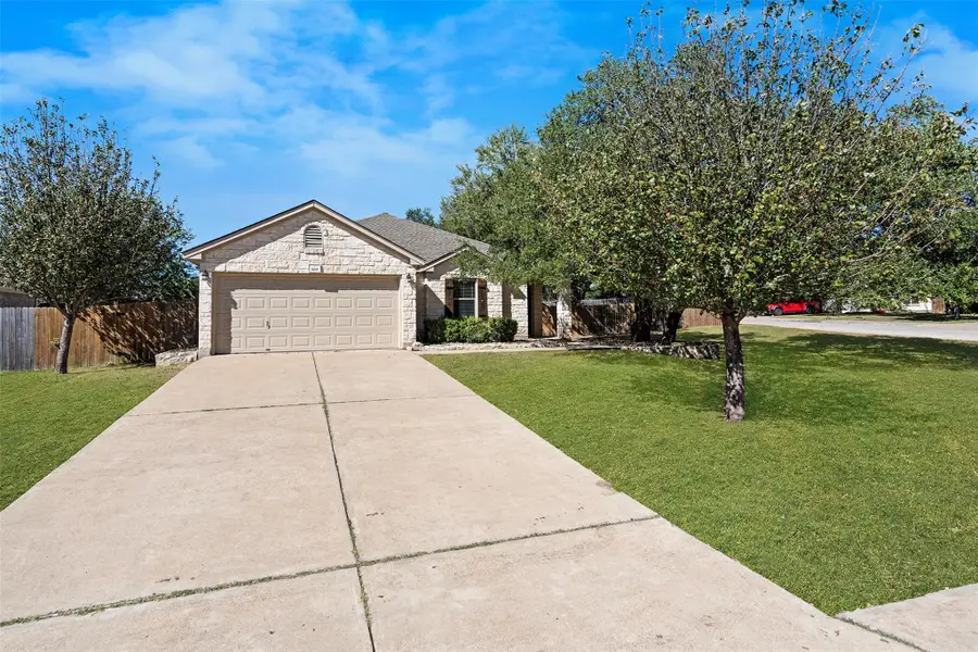 300 Leanne Dr, Georgetown, TX 78633 - Image #2
