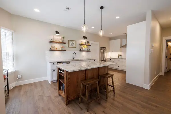 5 Champions Ln, Lakeway, TX 78734