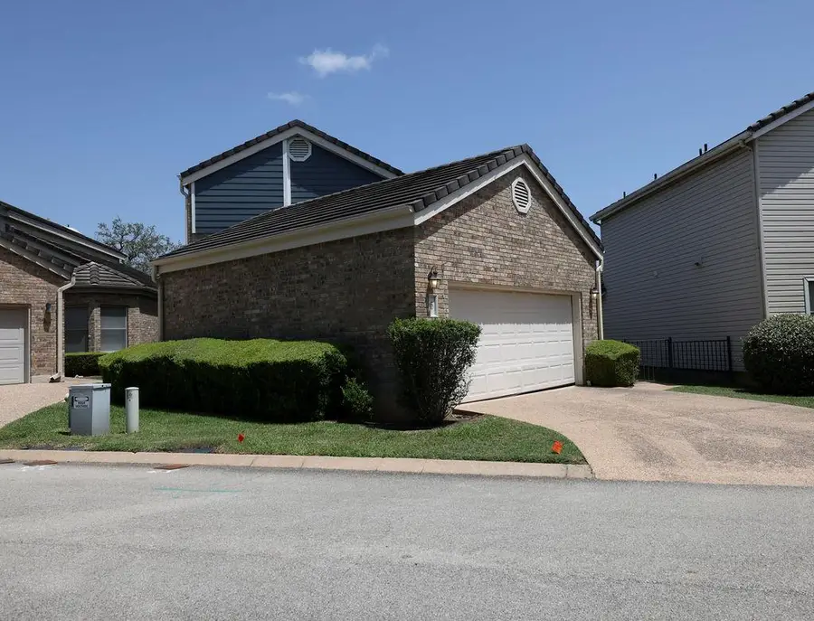 5 Champions Ln, Lakeway, TX 78734 - #3