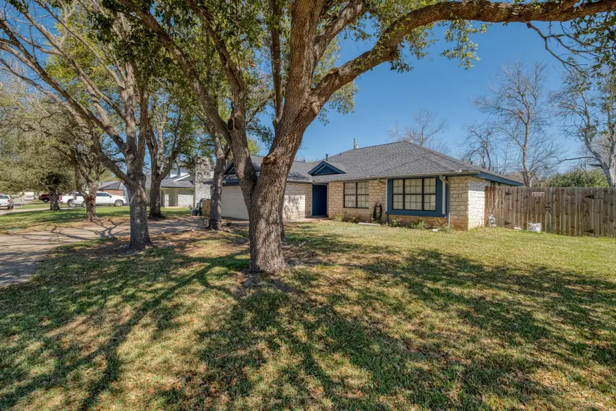 2010 Lark Ln, Taylor, TX 76574 - #2