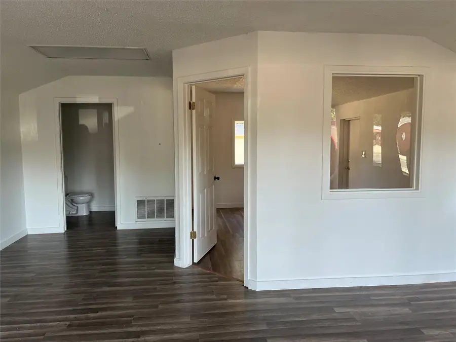 1207 NE Loop 230 Loop, Smithville, TX 78957 - Image #2