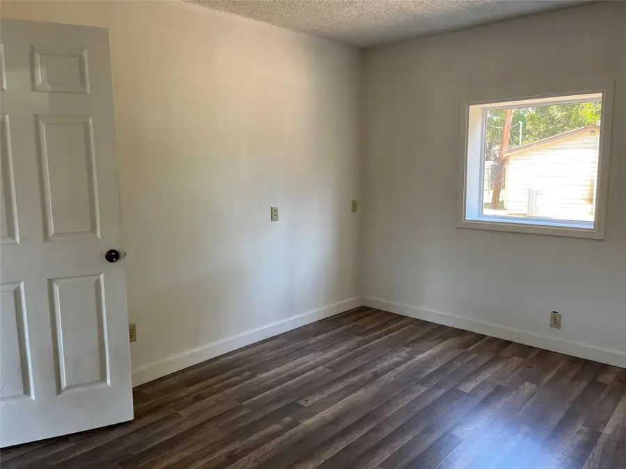 1207 NE Loop 230 Loop, Smithville, TX 78957 - Image #3