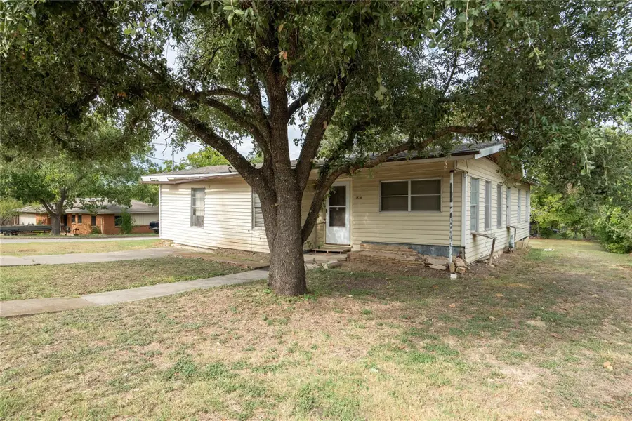 1816 Davis St, Taylor, TX 76574 - Image #3