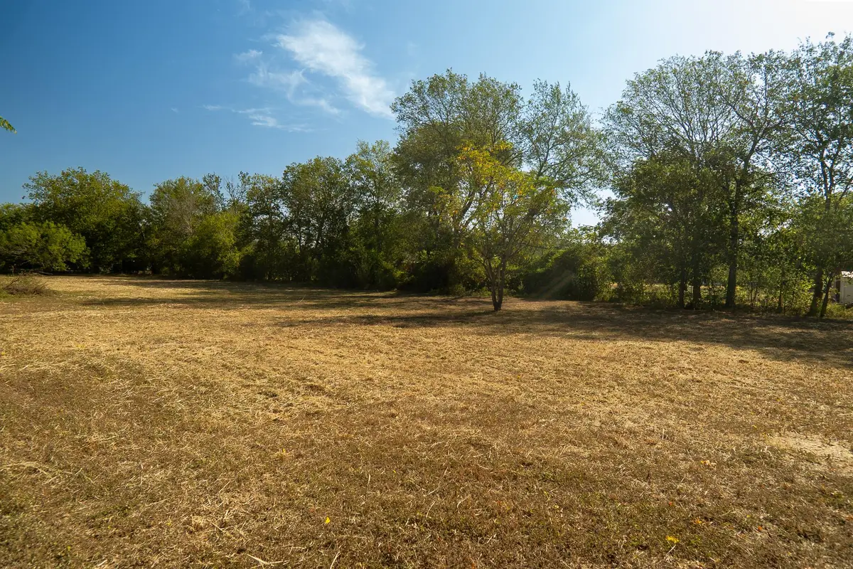904 Linden St, Bastrop, TX 78602 - #1