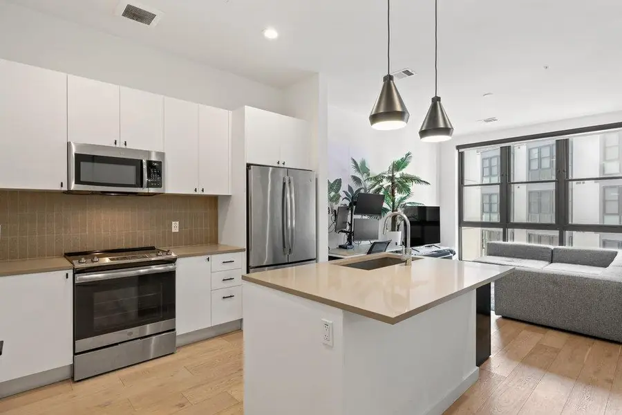 800 Embassy Dr #413, Austin, TX 78702 - #2