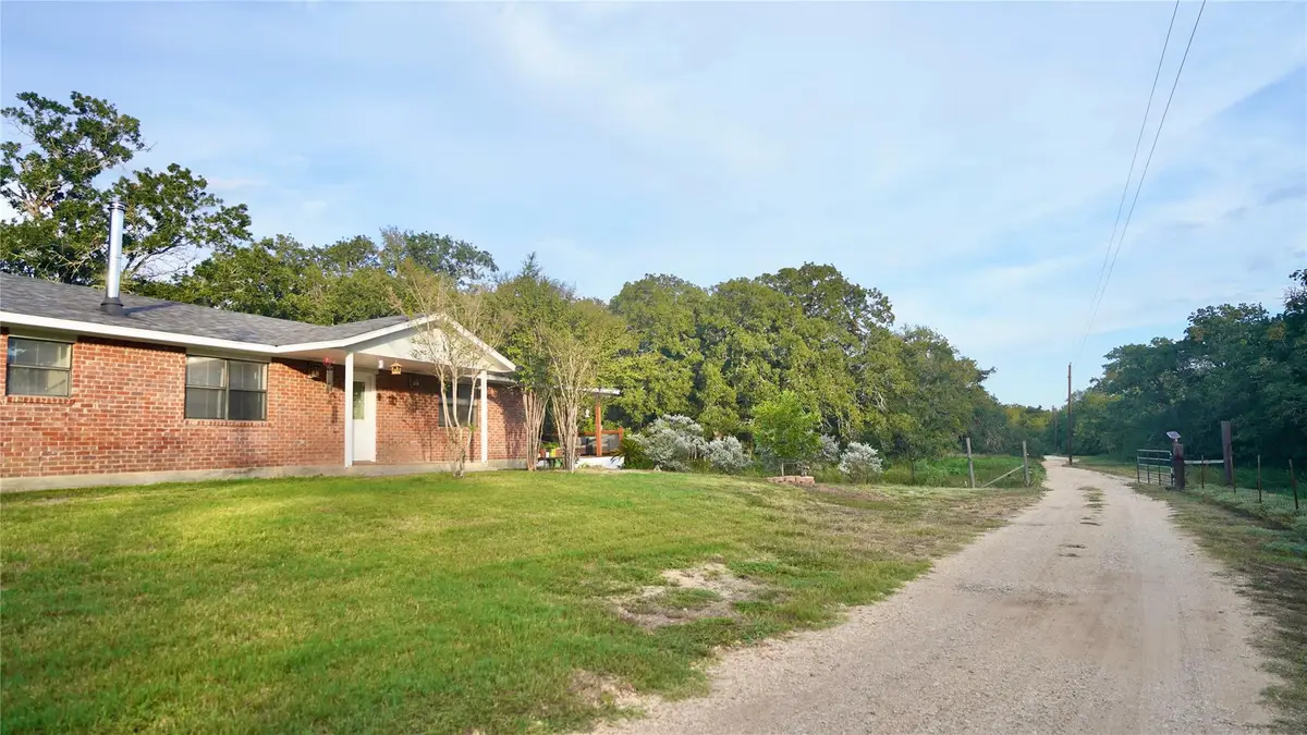 535 Paintbrush Trl, Lockhart, TX 78644 - Image #1