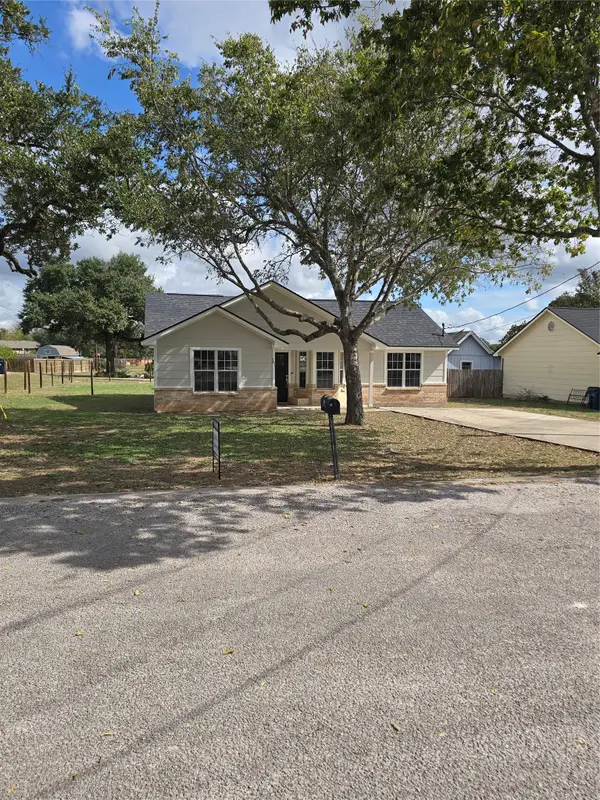 101 Live Oak Cir, Bertram, TX 78605